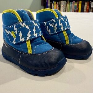 See Kai Run Blake Boots Boys 6 Velcro Lightning Bolts Insulated Water Repellent